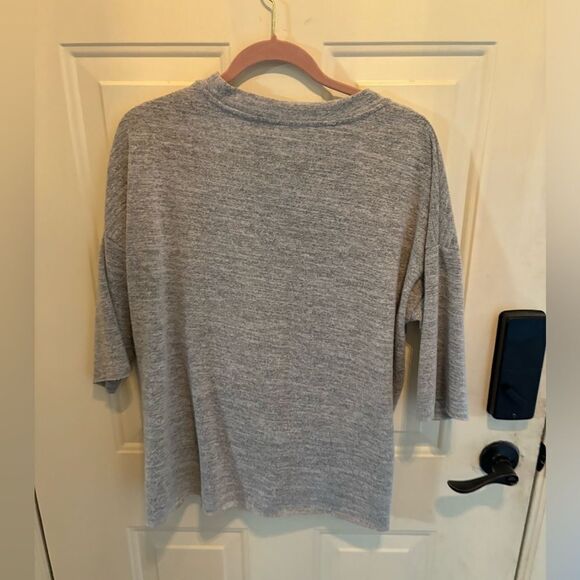 Xhilaration Gray 3/4 Sleeve Top with Pearl Detail size S - Picture 4 of 7